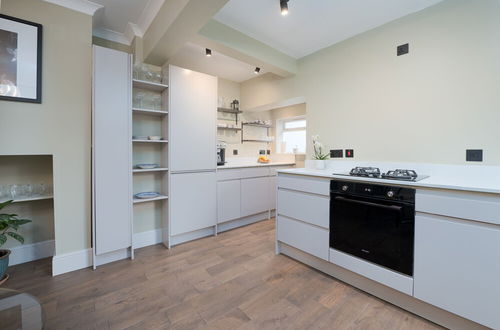 Photo 3 - Spacious two Bedroom Maisonette With Private Garden in Balham by Underthedoormat