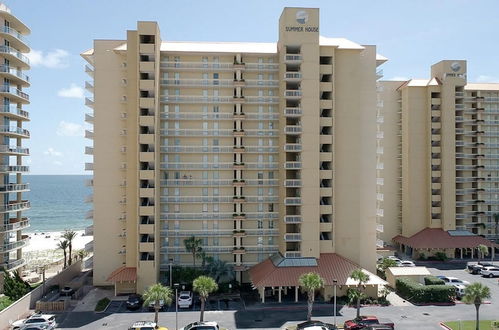 Foto 3 - Beachfront Condo on White Sands Multiple Pools