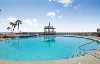 Foto 2 - Beachfront Condo on White Sands Multiple Pools