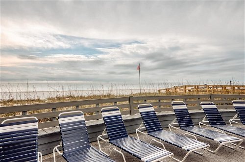 Foto 30 - Beachfront Condo on White Sands Multiple Pools