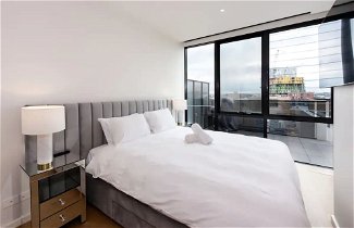Foto 3 - Luxury 3 Bedroom Penthouse With Bay and City View
