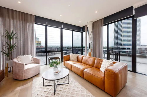 Photo 14 - Luxury 3 Bedroom Penthouse With Bay and City View