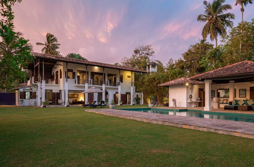 Photo 4 - Lovely Lakeside Villa With Large Pool Poolside Dining