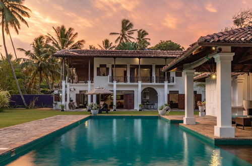 Photo 3 - Lovely Lakeside Villa With Large Pool Poolside Dining