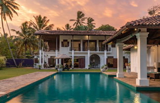 Photo 3 - Lovely Lakeside Villa With Large Pool Poolside Dining