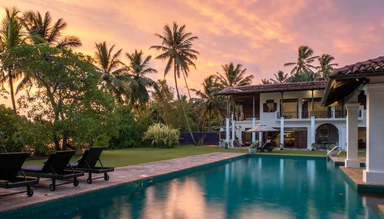 Photo 1 - Lovely Lakeside Villa With Large Pool Poolside Dining