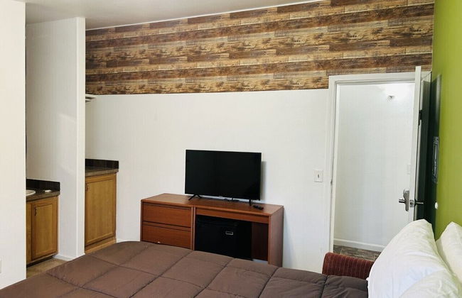 6 Plex Rental - Photo 3