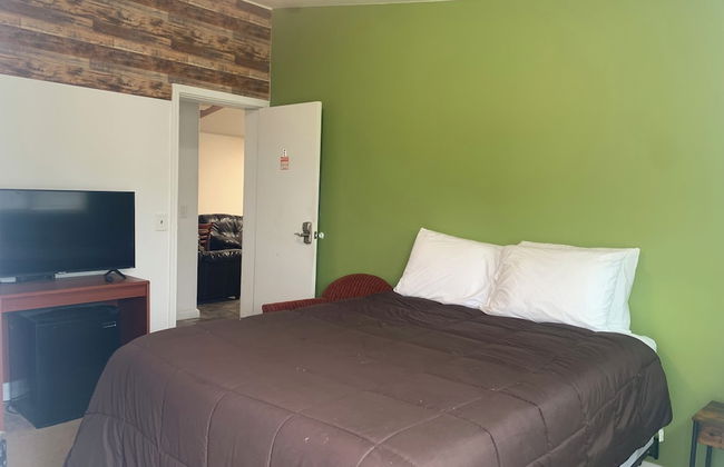6 Plex Rental - Photo 1