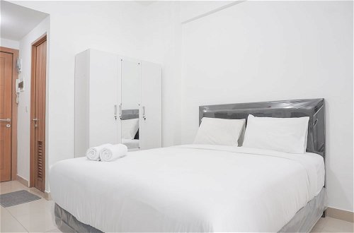 Photo 4 - Minimalist And Cozy Studio Room At The Nest Puri Apartment