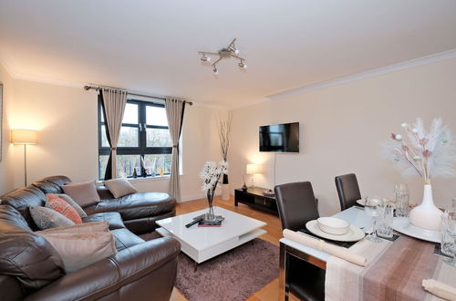 Photo 1 - Riverview-2br-sleeps4-citycentre-parking-fastwifi