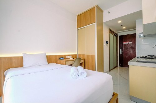 Foto 1 - Good Deal And Homey Studio At Sky House Bsd Apartment