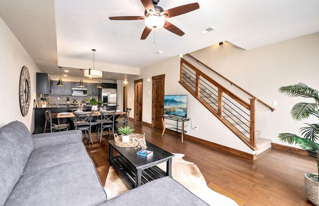 Spectacular Townhome Near Breweries and River District! - Foto 1