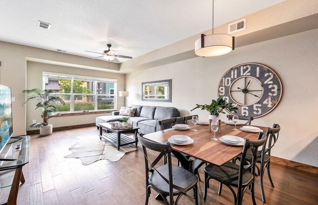 Spectacular Townhome Near Breweries and River District! - Foto 24