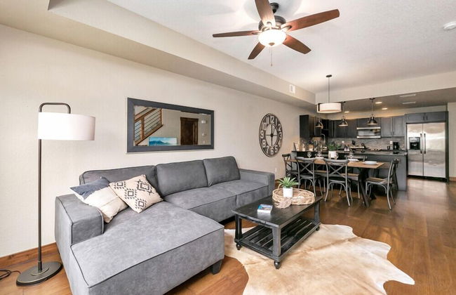 Spectacular Townhome Near Breweries and River District! - Foto 16