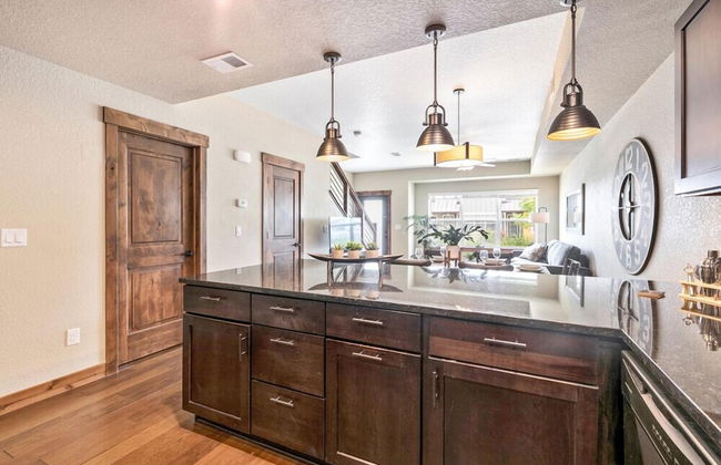 Spectacular Townhome Near Breweries and River District! - Foto 12