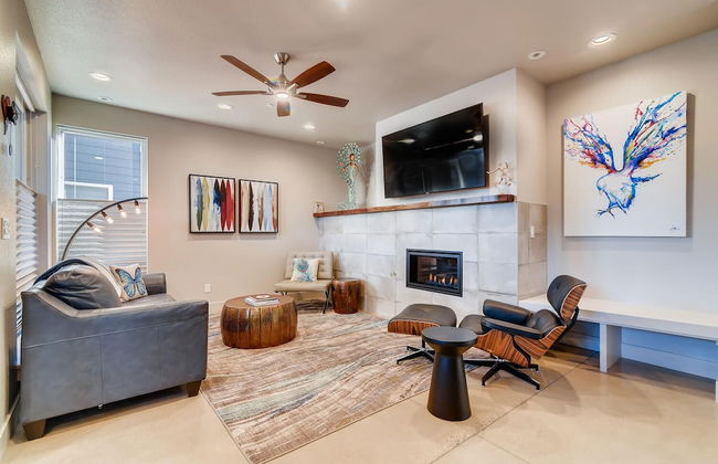 Fancy Townhome Near Old Town, Breweries and River! - Foto 1