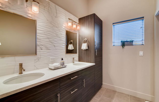 Fancy Townhome Near Old Town, Breweries and River! - Foto 25