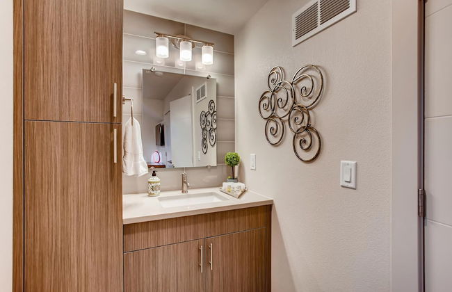 Elegant Townhome Near Old Town, Breweries and River! - Foto 24