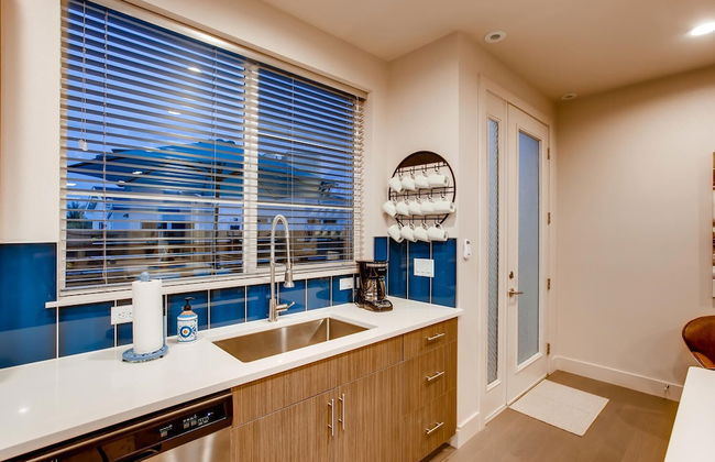 Elegant Townhome Near Old Town, Breweries and River! - Foto 16
