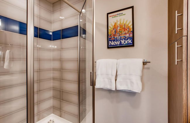 Elegant Townhome Near Old Town, Breweries and River! - Foto 26