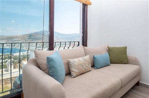 Foto 9 - Triplex Villa With Fantastic View in Bodrum