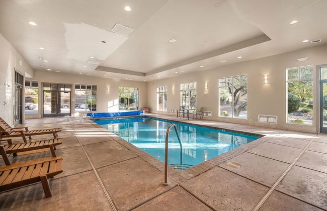 Touch of Class Stunning 5 Bdr! - Foto 41