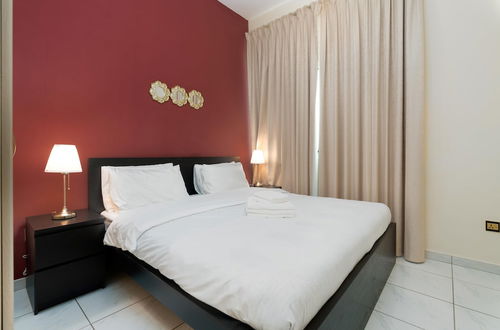 Foto 6 - LuxBnB 3BD Villa Mirdif Newly Furnished