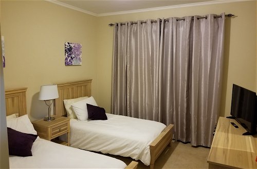 Photo 3 - Gold Coast - Beautiful 2 Bedroom Town House