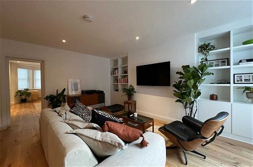 Photo 23 - Spacious and Bright 1 Bedroom Flat in Notting Hill