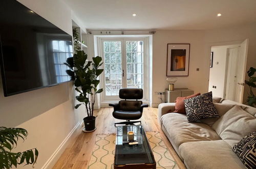 Photo 25 - Spacious and Bright 1 Bedroom Flat in Notting Hill