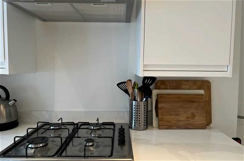 Photo 9 - Spacious and Bright 1 Bedroom Flat in Notting Hill