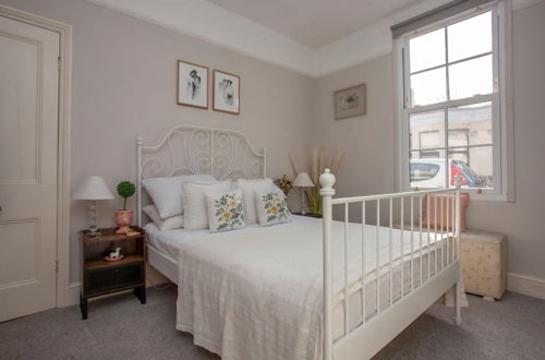 Photo 2 - Stylish and Bright 2 Bedroom Flat in Bristol