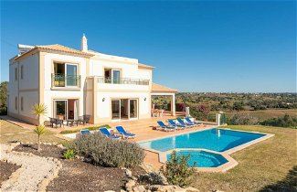Foto 1 - Spacious Holiday Home With Swimming Pool in the Village of Albufeira