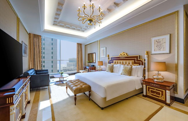 Dusit Hotel & Suites Doha - Photo 13