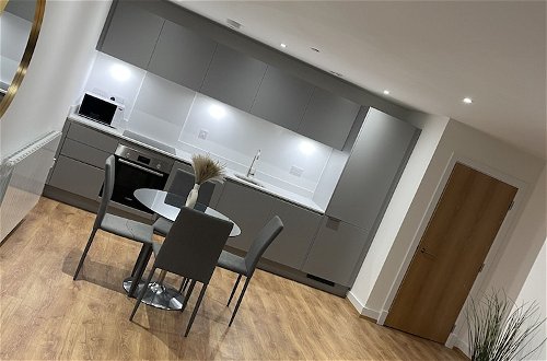 Photo 17 - Spacious 2-bed Apartment in Whyteleafe