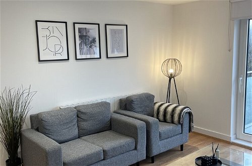 Photo 13 - Spacious 2-bed Apartment in Whyteleafe