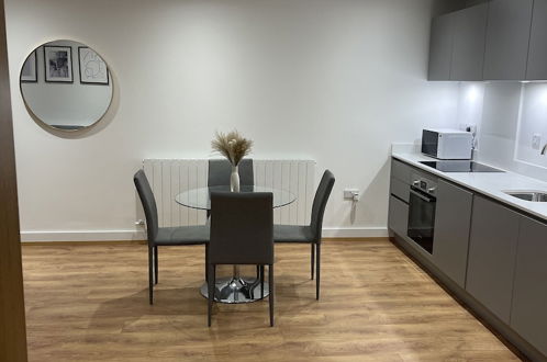 Photo 17 - Spacious 2-bed Apartment in Whyteleafe