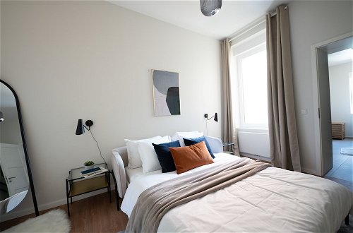 Photo 3 - Milan Style Designer 1BR Apartment
