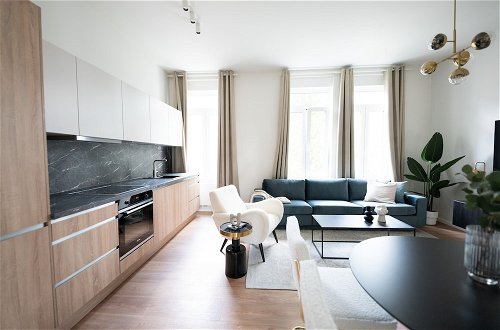 Photo 5 - Milan Style Designer 1BR Apartment