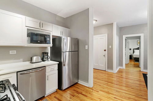 Foto 5 - Cozy Modern 1BR Apt in Boystown