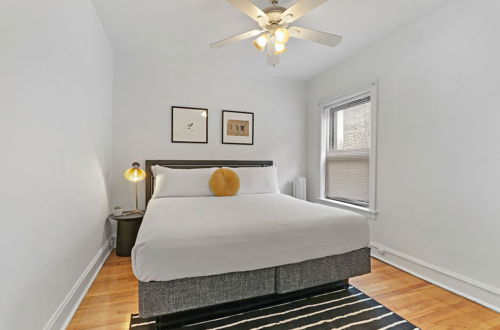 Photo 2 - 1BR Apt with Modern Elegance in Boystown