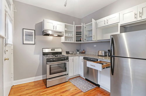 Photo 5 - 1BR Apt with Modern Elegance in Boystown