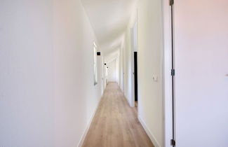 Photo 2 - Spacious and Stylish Family Home in Grou