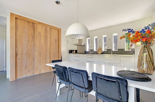 Photo 18 - Spacious and Stylish Family Home in Grou