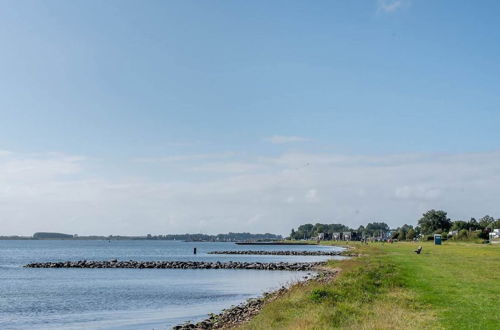 Photo 21 - Magnificent Holiday Home on Lake Veere