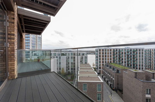 Photo 18 - Bright and Modern 2 Bedroom Flat in Royal Wharf