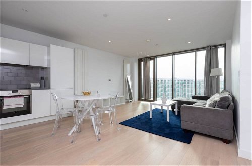 Foto 13 - Bright and Modern 2 Bedroom Flat in Royal Wharf