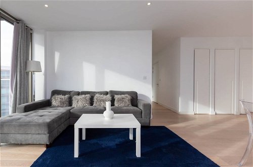 Photo 22 - Bright and Modern 2 Bedroom Flat in Royal Wharf