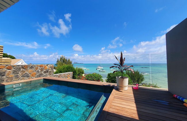 Luxury beachfront villa with private pool and cozy Pavillon with private jacuzzi on rooftop terrace - Photo 1