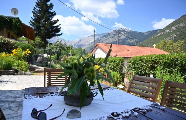 Kalavrita Winter Retreat - Homely Spacious Chalet - Foto 2